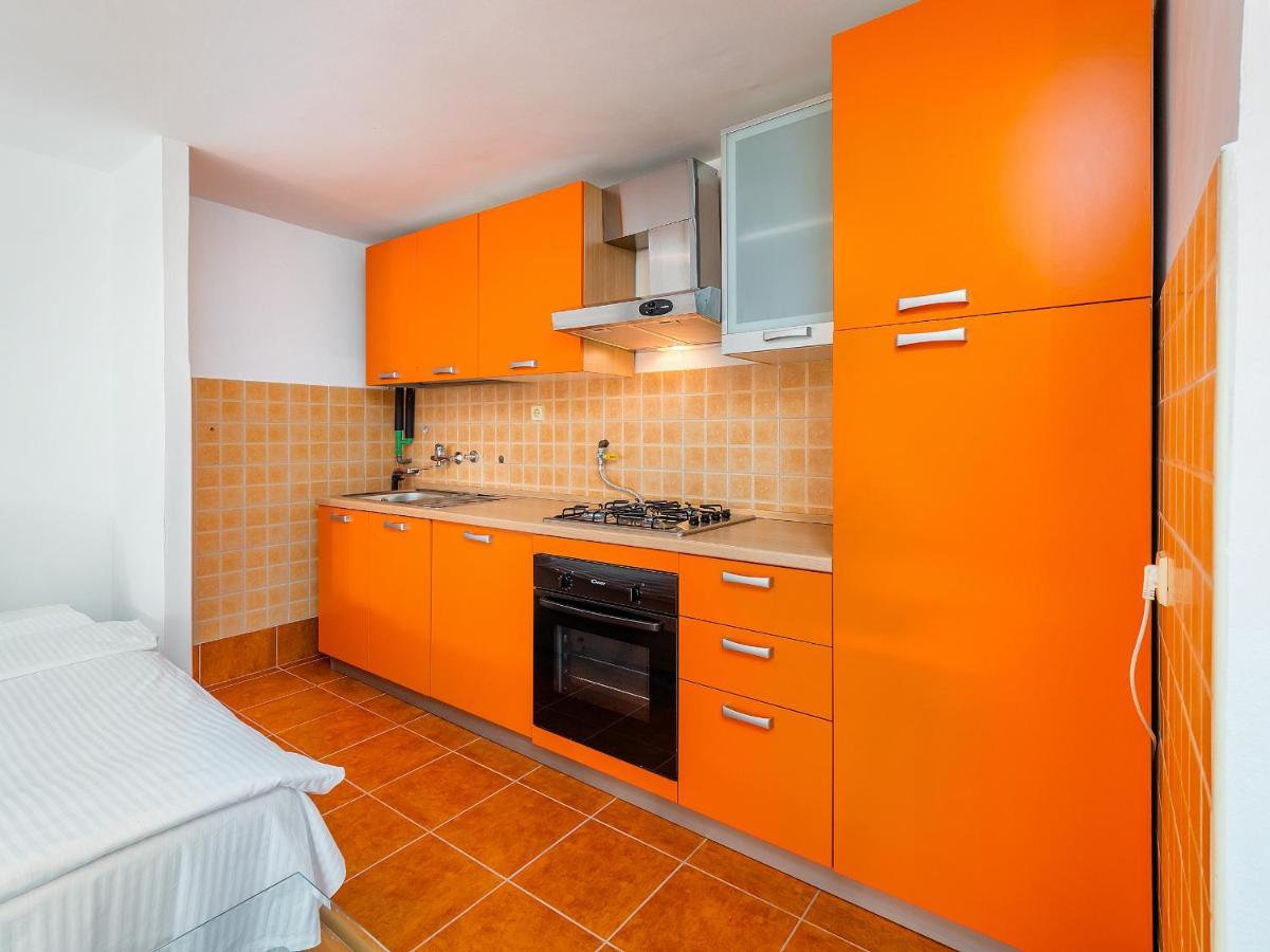 Studio Apartment "Kalina" 550 M From Sea Rijeka Exterior photo