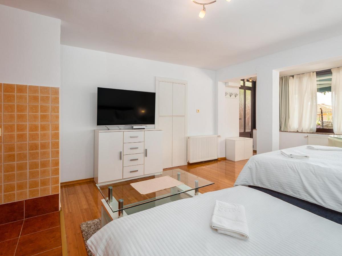 Studio Apartment "Kalina" 550 M From Sea Rijeka Exterior photo